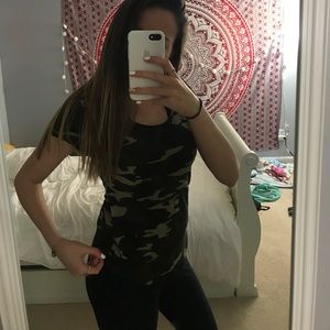 HOT KISS Brand Camo Short Sleeve Size M